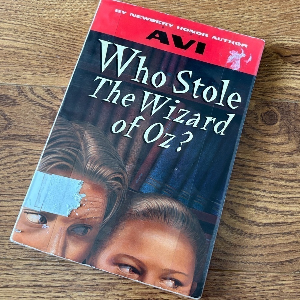 Who Stole The Wizard of Oz? By: Avi paperback book